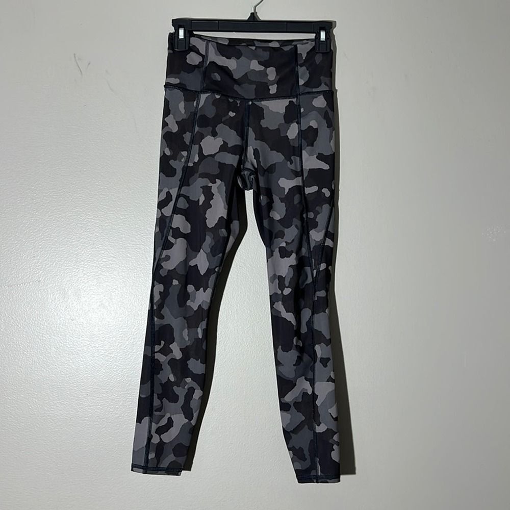 Athleta Lightning Camo 7/8 Tight Black Gray Women's XS